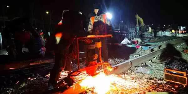 今日头条、北京日报：13号线清河站拨线工程倒计时，京城地铁首  次铺上树脂轨枕