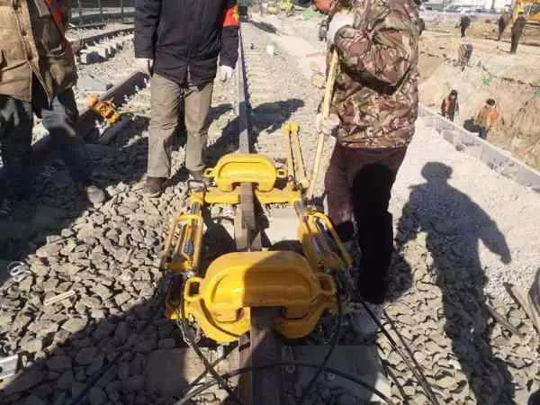 今日头条、北京日报：13号线清河站拨线工程倒计时，京城地铁首  次铺上树脂轨枕